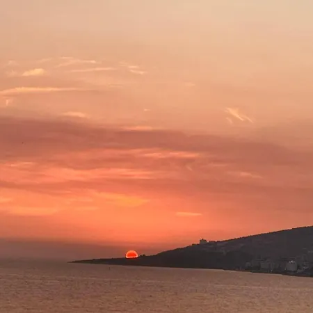 Sunset Apartment *
